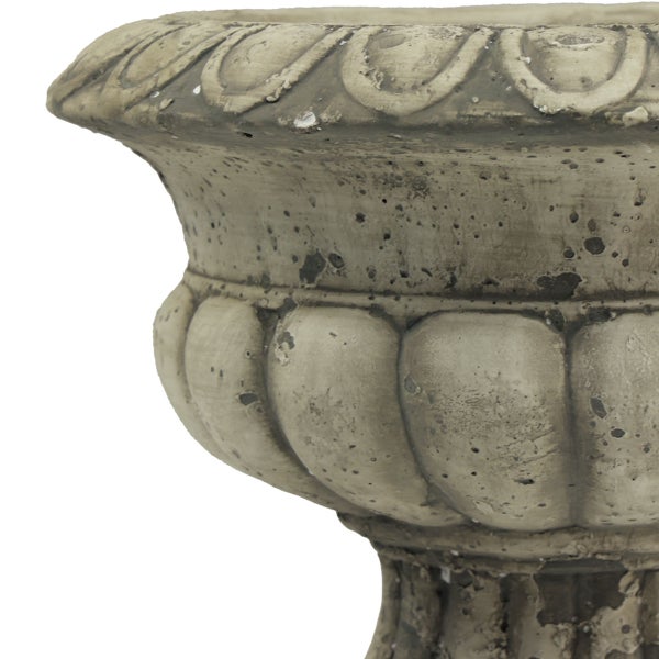 Klassische Pflanzschale in Steinoptik mit Ornamenten und antikem Finish für den Garten.