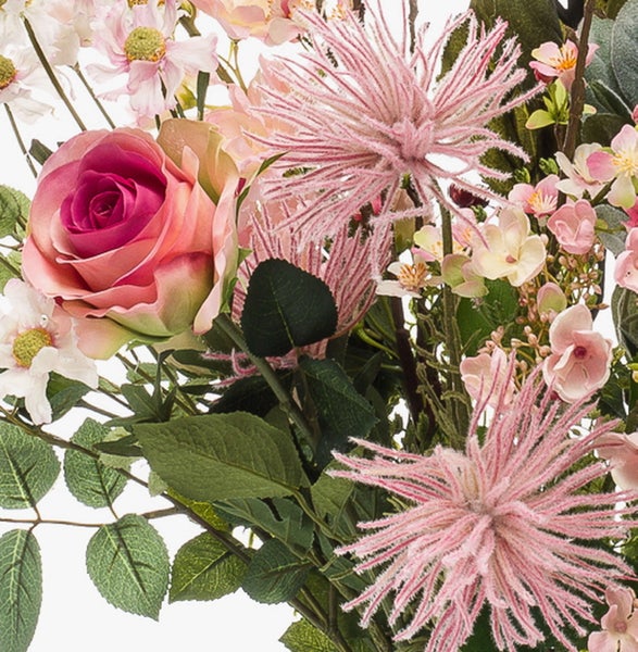 Künstliches Blumengesteck mit Hortensie und Blütenzweigen.