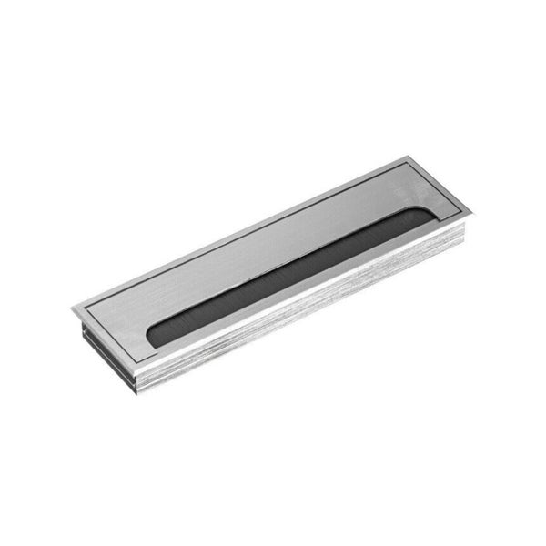 Rechteckiger Kabeldurchlass aus Metall mit Bürstendichtung zum Einlassen in Schreibtischplatten.