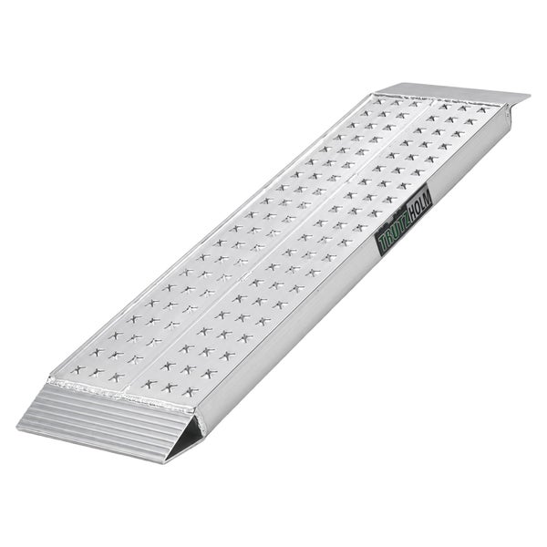 Trutzholm Auffahrrampe aus Aluminium mit rutschhemmender, gelochter Oberfläche.