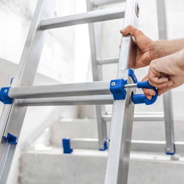 Aluminiumleiter mit Handbedienung für Höhenverstellung