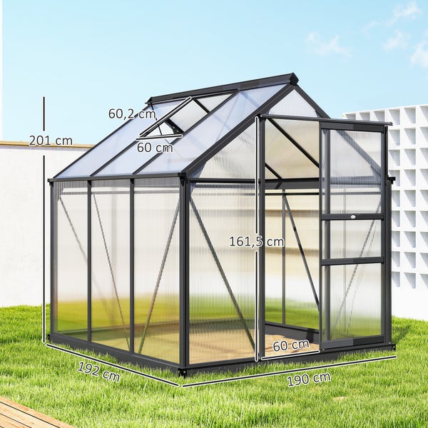 Moderner Gartenpavillon mit festem Metalldach und hellen Vorhängen, ausgestattet mit einer Rattan-Lounge-Gruppe auf einer Steinterrasse.