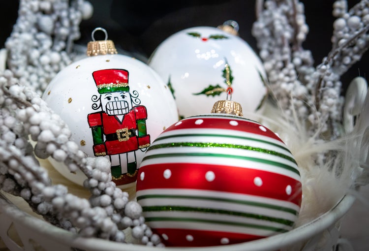 Kugeln Streifen & Punkte, Silber Matt, Rot/Grün Dekor, 8cm, 6 Stck., Weihnachtsbaumkugeln, Christbaumschmuck, Weihnachtsbaumanhänger
