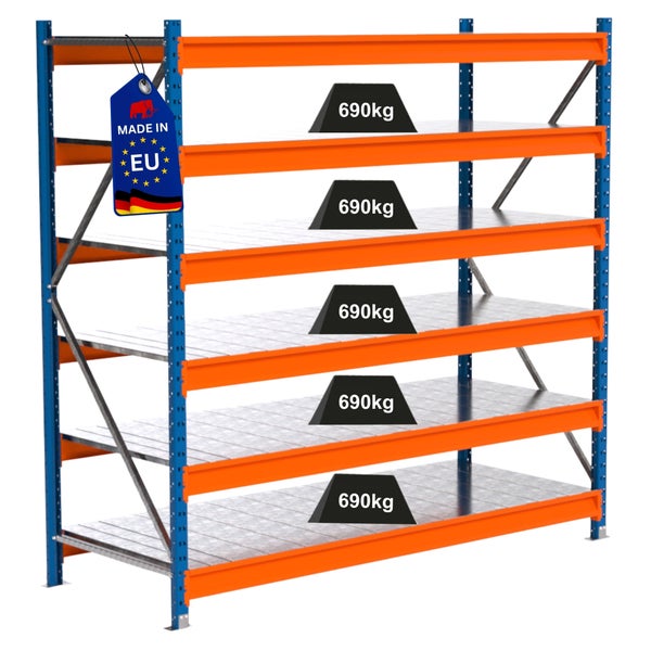 Metallregal mit fünf Ebenen und einer Traglast von 690 Kilogramm pro Ebene. Das Regal trägt ein Herkunftssiegel aus der Europäischen Union.