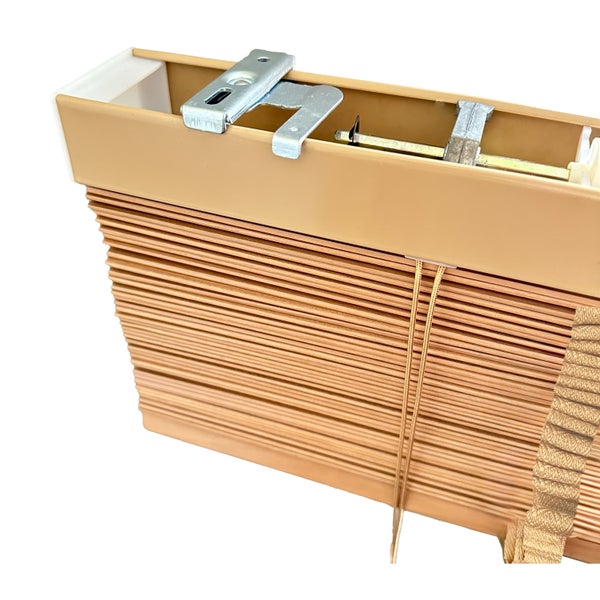 Holzjalousie mit Befestigungsmaterial