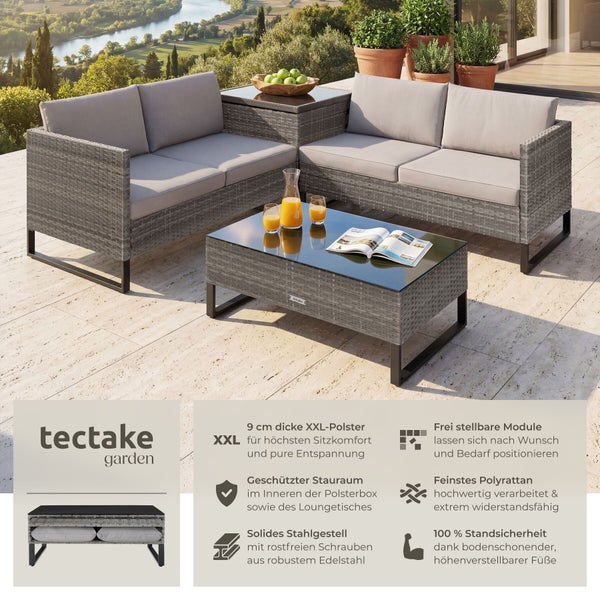 Graues Polyrattan Gartenlounge Set mit Ecksofa, Polsterbox und Loungetisch inklusive neun Zentimeter dicken Sitzpolstern auf einer Terrasse.