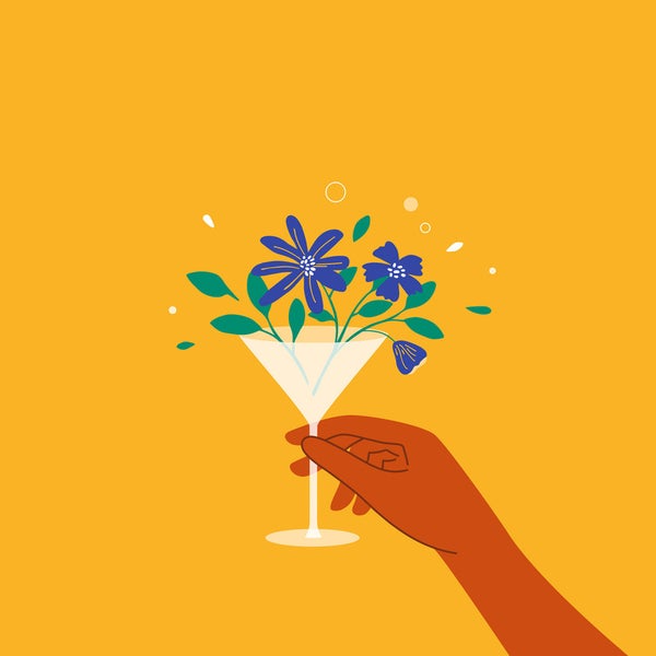 Illustration einer Hand, die ein Martiniglas mit Blumen hält