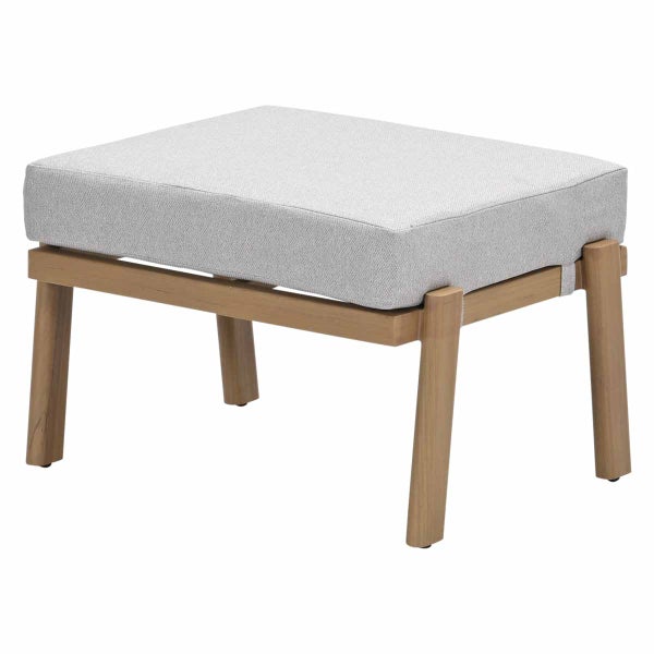 Gartenhocker mit Holzgestell und grauem Stoffpolster, rechteckige Fußablage für den Außenbereich.