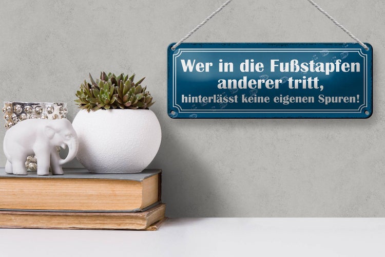 Blechschild Spruch 27x10cm wer in Fußstapfen anderer tritt Dekoration
