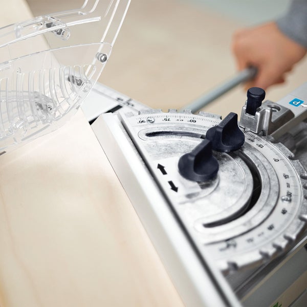 Detailansicht einer Paneelsäge mit Winkeleinstellung