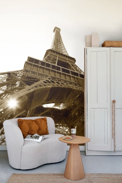 Detailansicht einer Aluminium-Treppenleiter mit Plattform