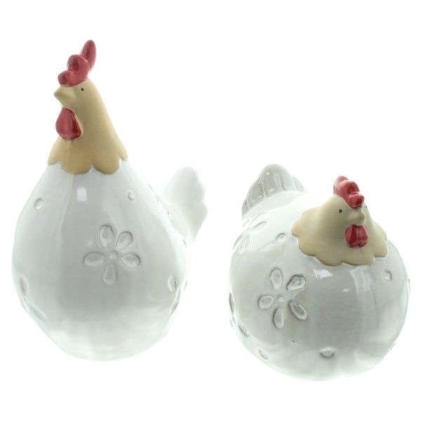 Zwei dekorative Keramik-Hühner in Weiß und Beige mit geprägten Blumenmustern in verschiedenen Größen.
