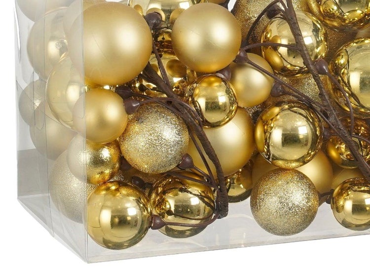 Set mit runden Weihnachtsbaumkugeln in verschiedenen Oberflächenstrukturen verpackt in einer durchsichtigen Kunststoffbox