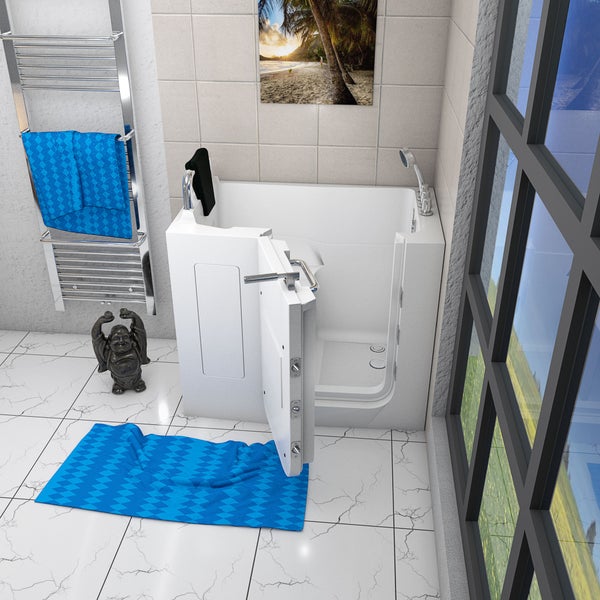 Badezimmer mit ebenerdiger Badewanne, Handtuchwärmer und Fenster