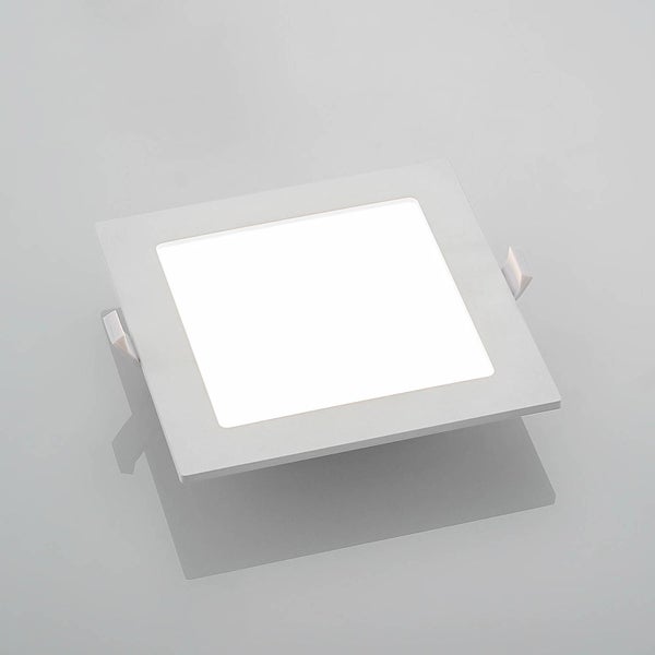 Quadratisches LED-Einbaupanel mit seitlichen Montageklammern aus Metall.