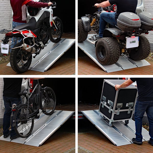 Motorrad auf einer Auffahrrampe zum Verladen in einen Transporter