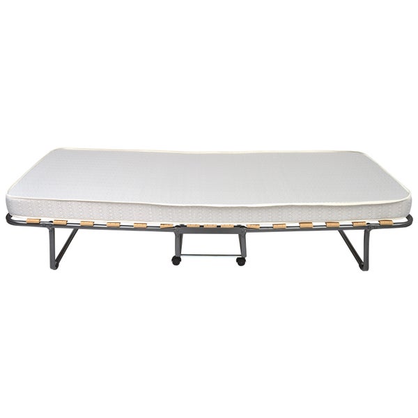 Klappbett mit Matratze auf einem Metallgestell