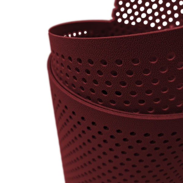 Nahaufnahme eines perforierten Pflanzschutzes