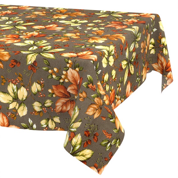 Tischdecke mit herbstlichem Blättermuster und Beeren.