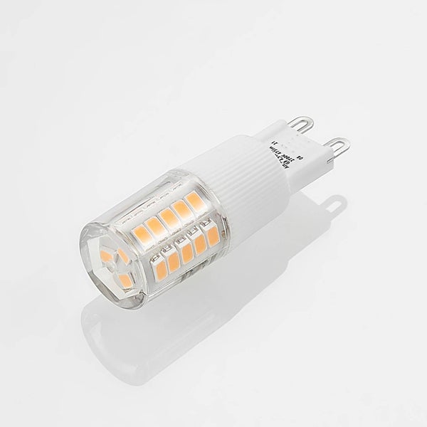 G9 LED-Leuchtmittel mit 470 Lumen und 2700 Kelvin, transparente Abdeckung und weißer Sockel.