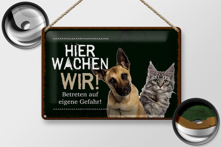 Blechschild Spruch 30x20cm Hund Katze hier wachen wir schwarzes Schild