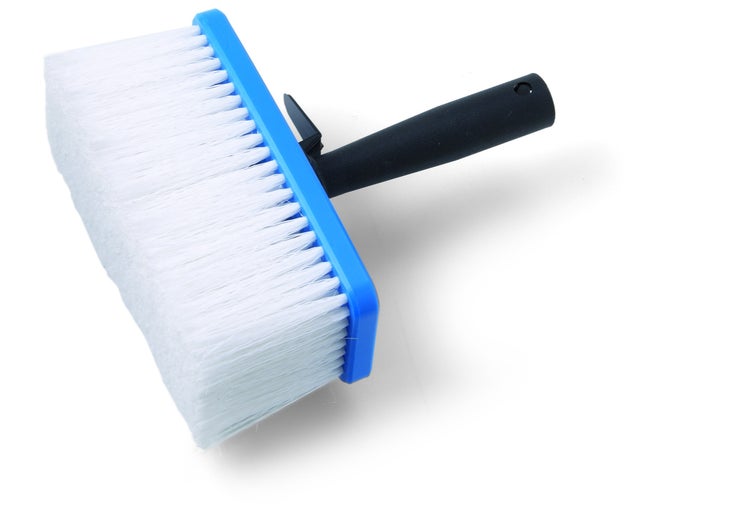 Quast mit Kunststoffgriff und weißen Borsten