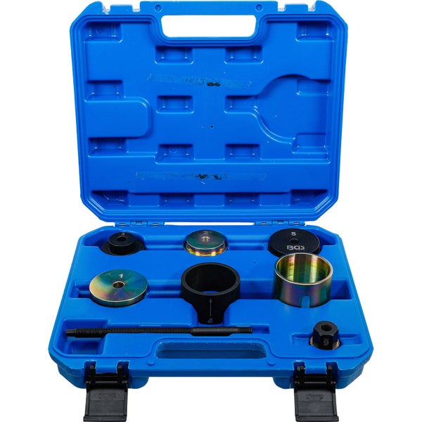 Werkzeugsatz in geöffnetem blauen Werkzeugkoffer