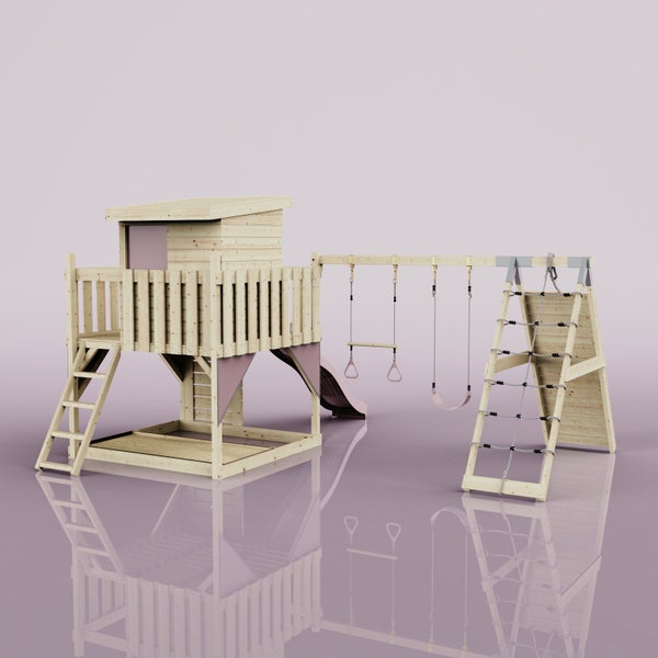 Spielturm aus hellem Holz mit erhöhtem Spielhaus, Rutsche, Schaukel, Sandkasten und Kletterwand.