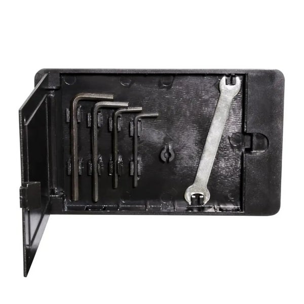 Offene Werkzeugkiste mit Inbusschlüsseln und Schraubenschlüssel