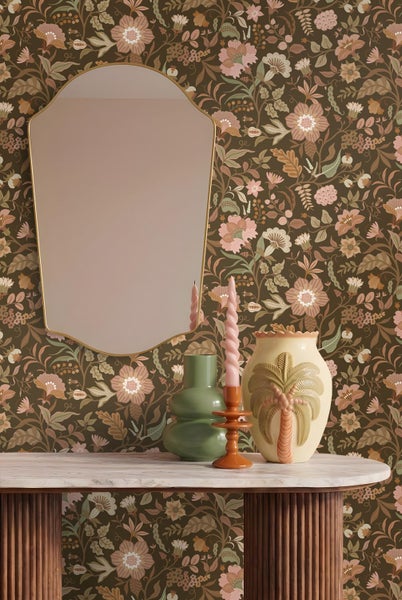 Vliestapete mit floralem Muster, Ranken und Blüten im Vintage-Stil.