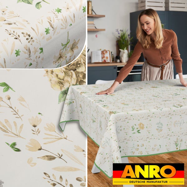 Tischdecke mit Blumenmuster und grüner Bordüre auf einem Tisch, ANRO Deutsche Manufaktur Logo