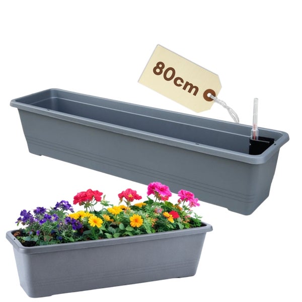 Zwei graue Blumenkästen, einer mit Blumen bepflanzt, einer mit einem Thermometer und einem Schild mit der Aufschrift 80 cm.