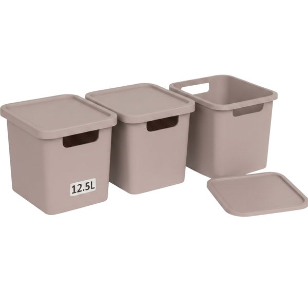 Drei quadratische Kunststoff Aufbewahrungsboxen mit Deckel und Tragegriffen, Inhalt zwölf Komma fünf Liter pro Box.