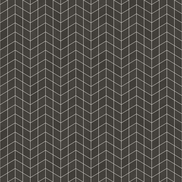 Dunkle Vliestapete mit weißem geometrischem Fischgrätmuster.