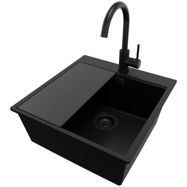 Spülbecken mit Armatur und Abtropffläche