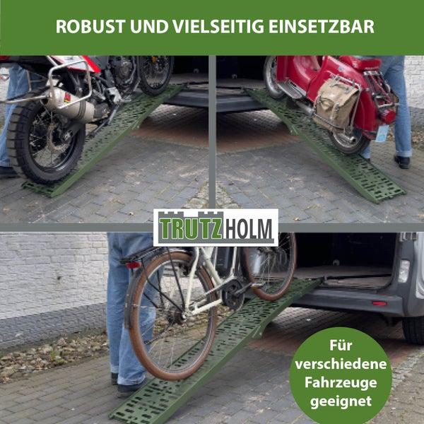 Motorrad, Moped und Fahrrad auf einer Rampe für verschiedene Fahrzeuge