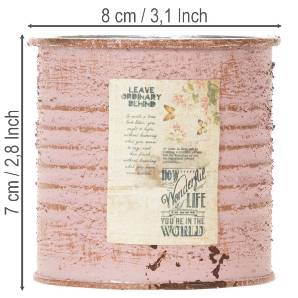 Dekorativer Übertopf in Rosa mit Vintage-Etikett, Durchmesser 8 Zentimeter, Höhe 7 Zentimeter.