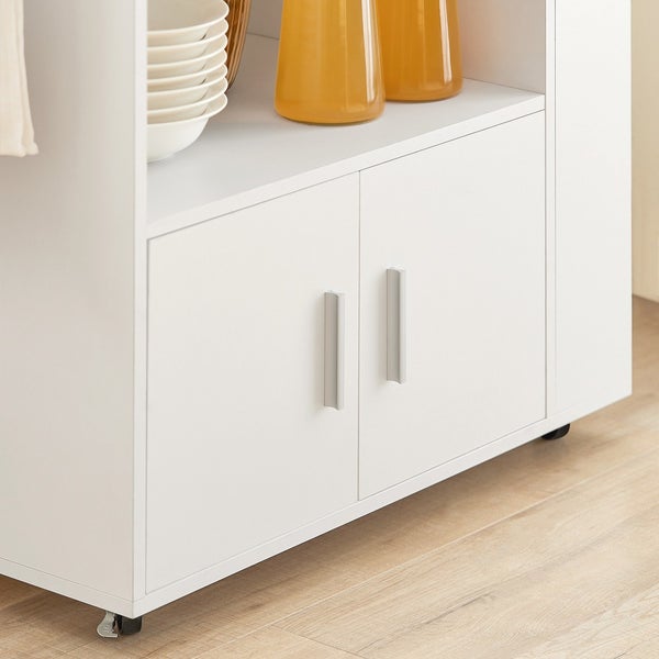 Detailansicht eines weißen Küchenwagens mit Schrank und Rollen