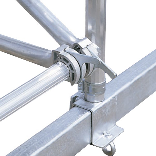 Detailaufnahme eines Gerüstverbinders an einem Gerüst