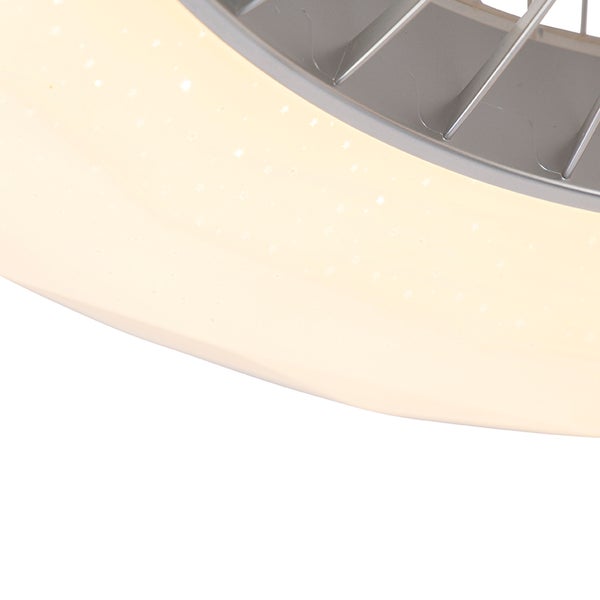 Nahaufnahme einer Deckenleuchte mit Sternenhimmel-Effekt am Diffusor und grauem Metallgehäuse.