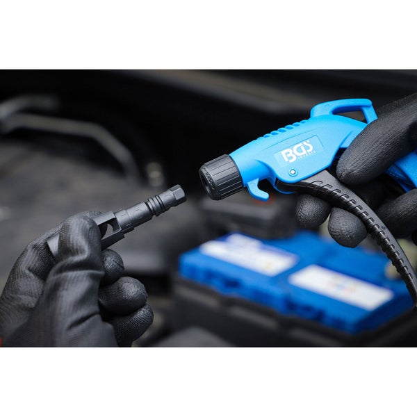 BGS technic Druckluftpistole mit Zubehör in der Anwendung.