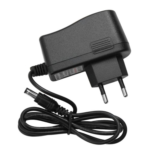 Ladegerät mit Netzstecker und Anschlusskabel für elektrische Kleingeräte