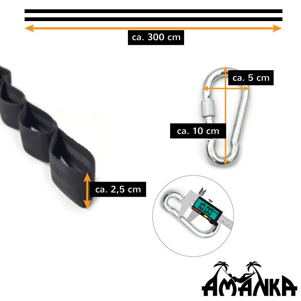 Amanka Set, Gurt circa 300 mal 2,5 Zentimeter, Karabiner circa 10 mal 5 Zentimeter, Material 10 Millimeter dick. AMANKA Logo.