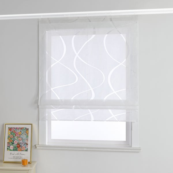 Fenster mit weißem, transparentem Faltrollo mit Muster