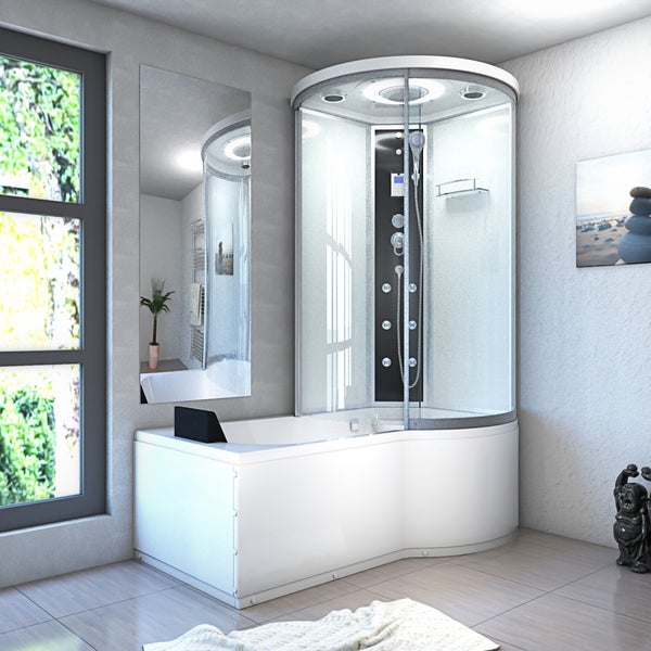 Weiße Badewanne mit integrierter Duschkabine aus Glas, Massagedüsen und Regenduschkopf in einem modernen, hellen Badezimmer mit Fenster.
