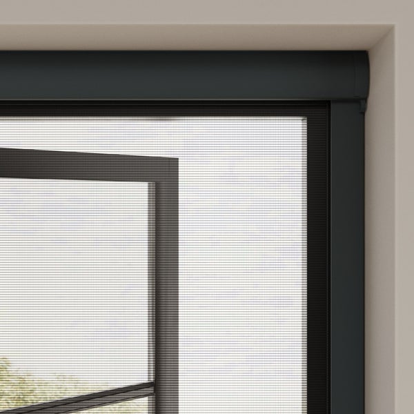 Insektenschutz-Rollo mit schwarzem Aluminiumrahmen und feinmaschigem Gewebe für Fenster.