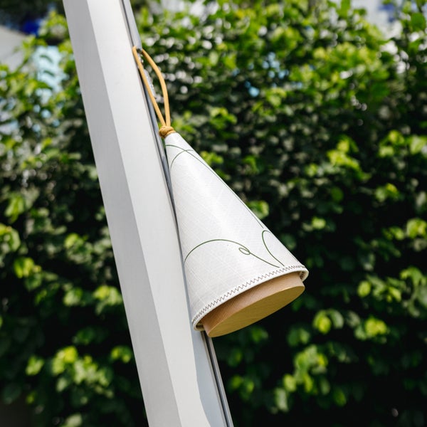 Dekorative Kegel Leuchte mit Aufhängeschlaufe für Innenräume