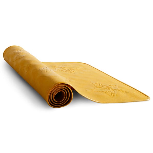 Teilweise aufgerollte, gemusterte Matte