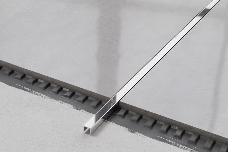 Edelstahl Duschrinne im Badezimmer