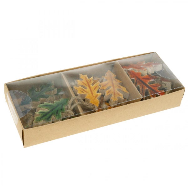 Dekorative Blätter aus Holz in einer Verpackung